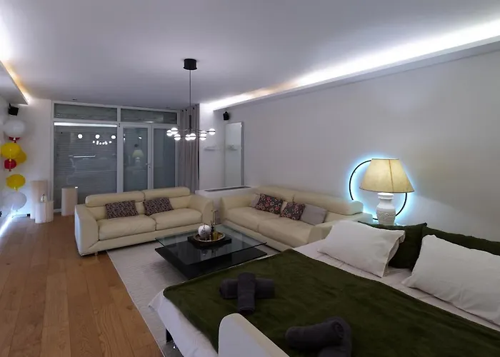 Le Luxury Loft - Center L December Mar-ket L European Parliament L Parking L Netflix - Spacious & Unique - Le Luxury Loft - Centre L Marche De Noel L Parlement Europeen L Parking L Netflix - Spacieux & Unique Apartment *